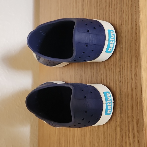 Native Jefferson Shoes Size J3 Navy Blue & White - Picture 3 of 5